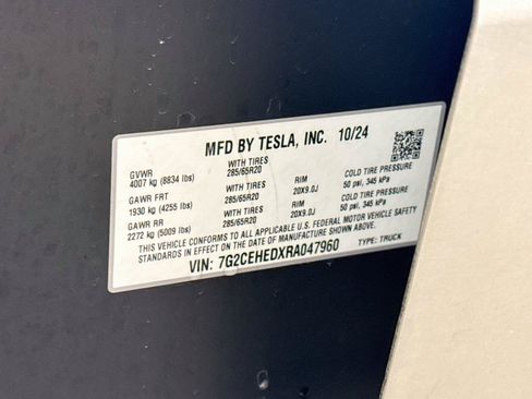 Used 2024 Tesla Cybertruck AWD Crew Cab image 22