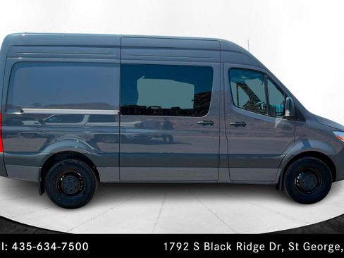 Used 2025 Mercedes-Benz Sprinter 2500 image 6