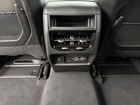 Used 2025 Jeep Grand Cherokee Laredo w/ Luxury Tech Group I AWD/4WD image 22