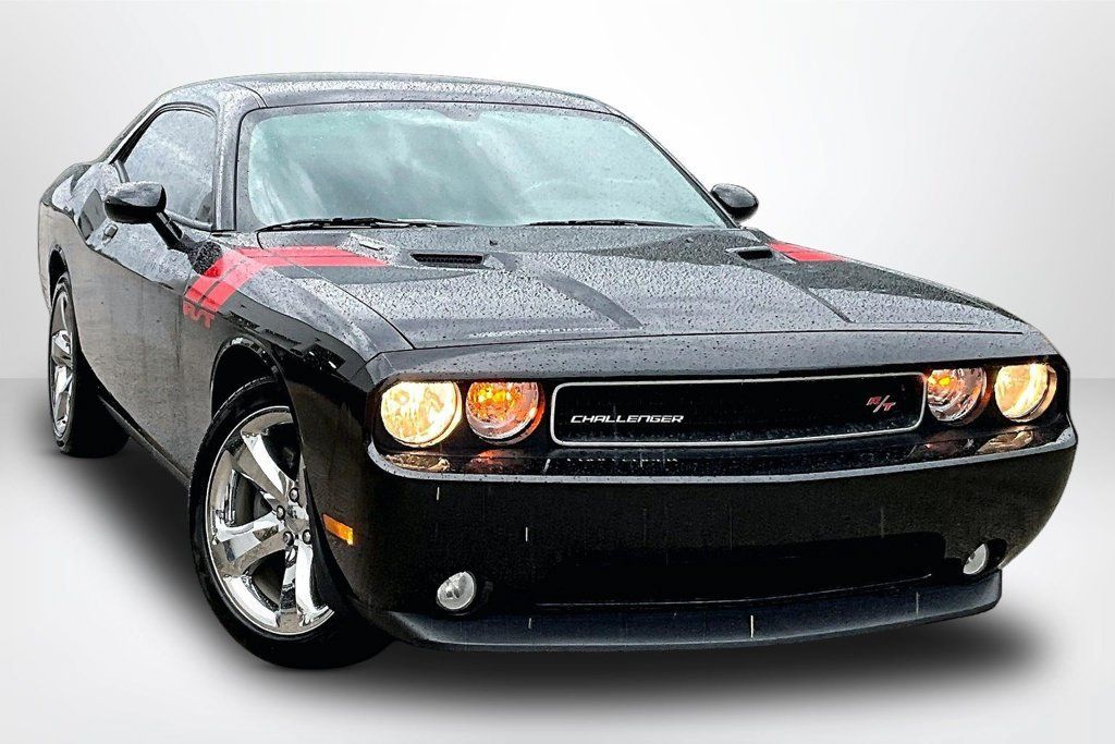 Used 2014 Dodge Challenger R/T RWD image 3