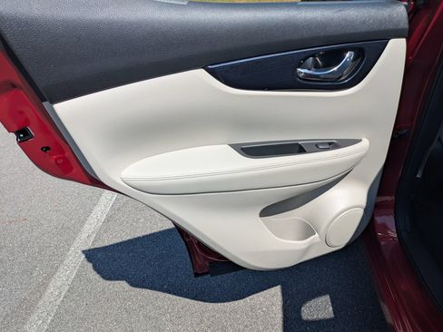 Used 2021 Nissan Rogue Sport SL FWD image 24