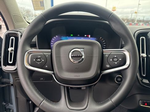 Certified 2023 Volvo XC40 B5 Ultimate w/ Protection Package Premier image 23