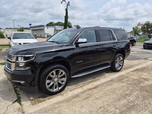 Used 2017 Chevrolet Tahoe Premier RWD image 3