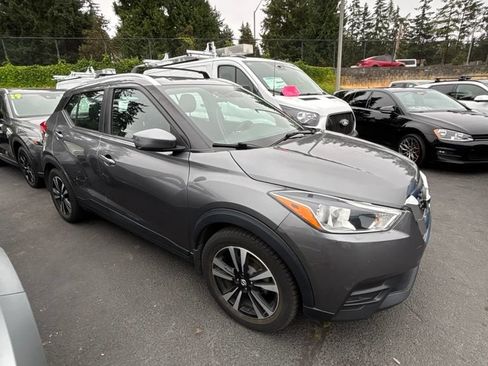 Used 2019 Nissan Kicks SV w/ Exterior Package FWD image 3