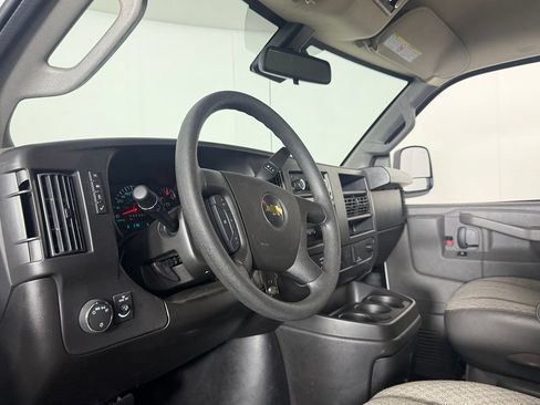 Used 2025 Chevrolet Express 3500 LT w/ LT Preferred Equipment Group RWD image 21