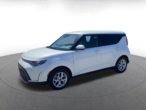 Used 2025 Kia Soul LX w/ LX Technology Package FWD image 8