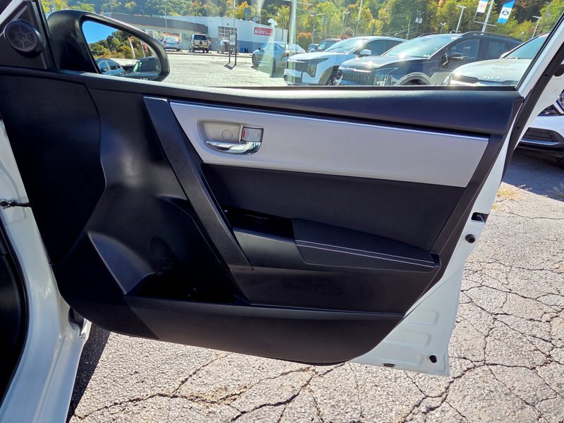 Used 2018 Toyota Corolla LE FWD image 11