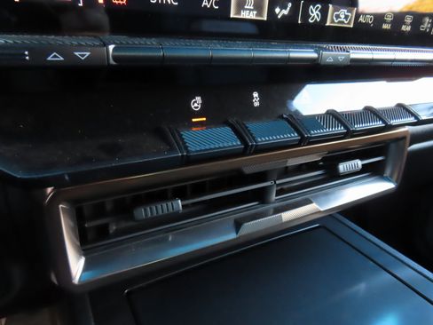 Used 2025 GMC Hummer EV 3X image 28