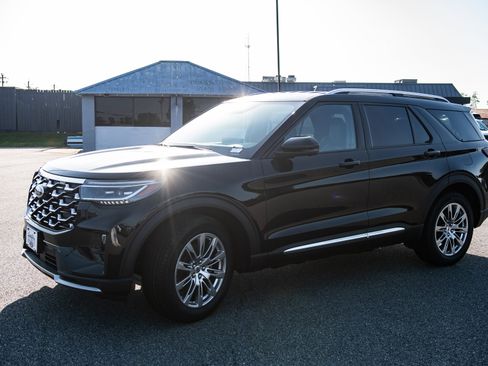 New 2026 Ford Explorer Platinum RWD image 3