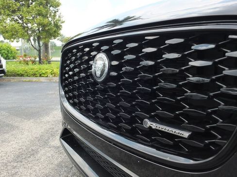Used 2025 Jaguar F-PACE R-Dynamic S AWD/4WD image 18