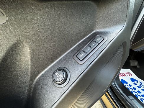 Used 2018 Chevrolet Equinox Premier image 23