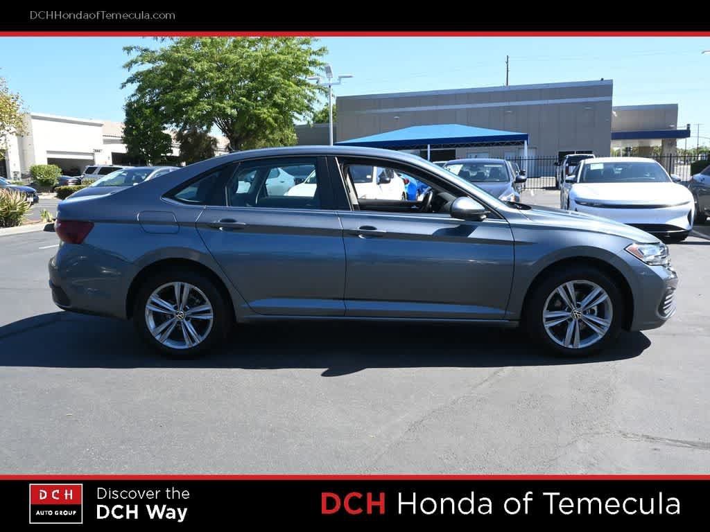 Used 2024 Volkswagen Jetta SE FWD image 5