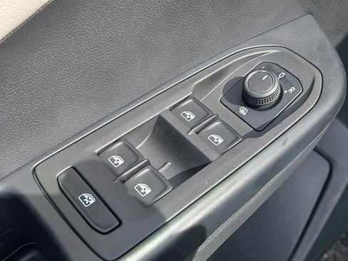 New 2025 Volkswagen Taos SEL AWD/4WD image 18