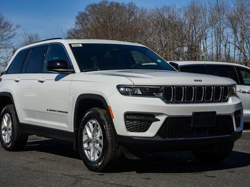 New 2026 Jeep Grand Cherokee Laredo image 2