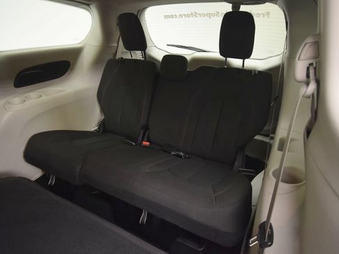 Used 2019 Chrysler Pacifica L FWD image 15