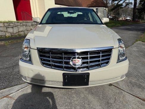 Used 2011 Cadillac DTS image 3