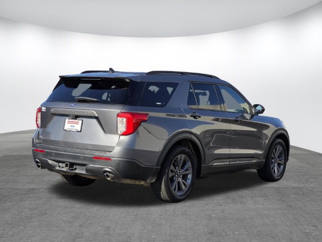 Certified 2022 Ford Explorer XLT w/ Equipment Group 202A RWD image 4