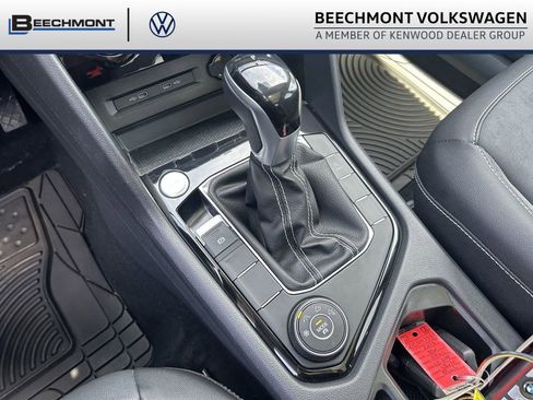 Used 2023 Volkswagen Taos SE w/ Panoramic Sunroof Package AWD/4WD image 15