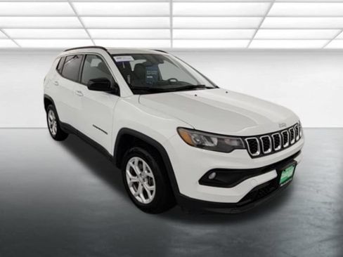 Used 2024 Jeep Compass Latitude AWD/4WD image 9