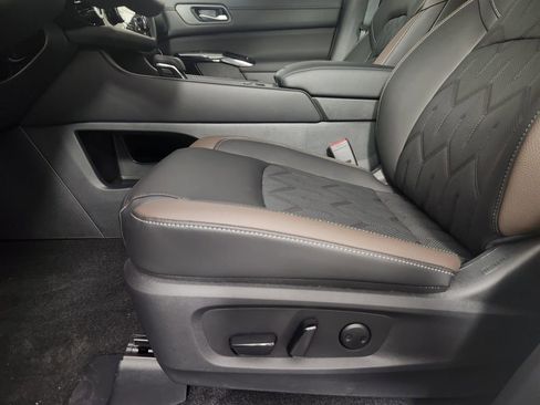 New 2026 Nissan Pathfinder Platinum w/ Cargo Package AWD/4WD image 10