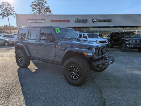 Used 2024 Jeep Wrangler Unlimited Rubicon image 2