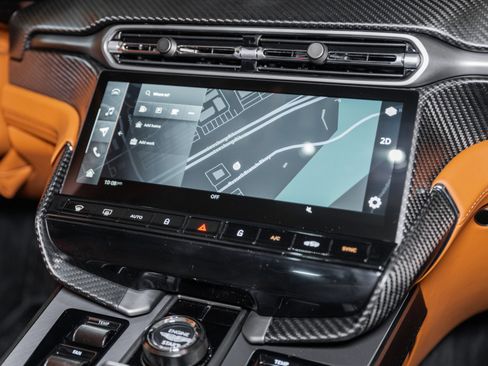 Used 2025 Aston Martin Vanquish image 27