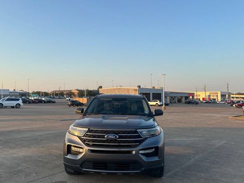 Used 2021 Ford Explorer XLT w/ Equipment Group 202A RWD image 6