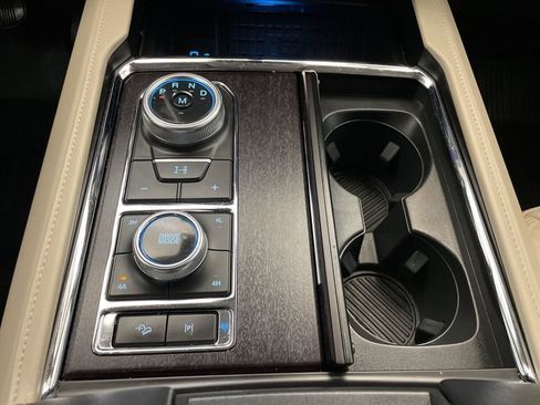 Used 2024 Ford Expedition Platinum image 16