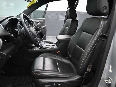 Used 2022 Chevrolet Traverse LT image 15