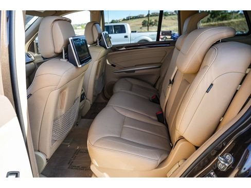 Used 2012 Mercedes-Benz GL 550 4MATIC image 18