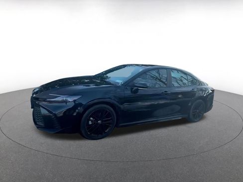 Used 2025 Toyota Camry SE image 7