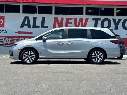 Used 2025 Honda Odyssey EX-L image 2