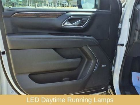 Used 2023 Chevrolet Suburban Premier image 18