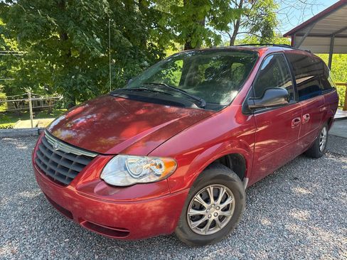Used 2007 Chrysler Town & Country LX w/ Popular Equipment Group II FWD image 1