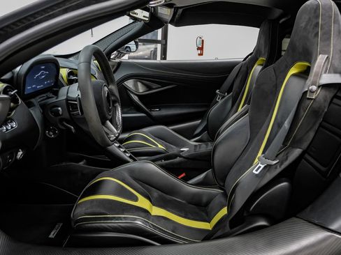 Used 2018 McLaren 720S Performance RWD image 6
