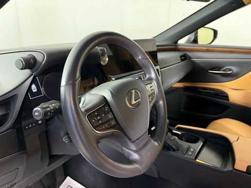 Certified 2025 Lexus ES 300h w/ Premium Package image 13