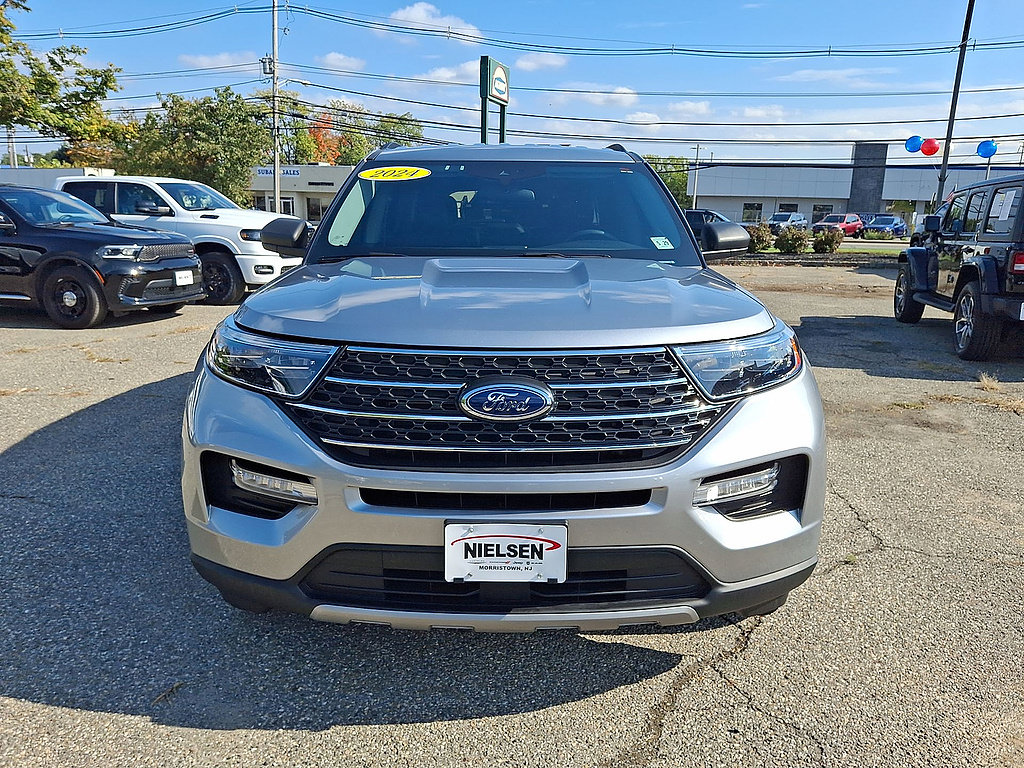 Used 2024 Ford Explorer XLT w/ Equipment Group 202A AWD/4WD image 35