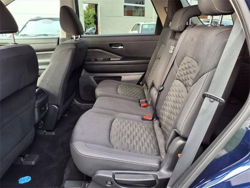 Used 2022 Nissan Pathfinder SV image 9