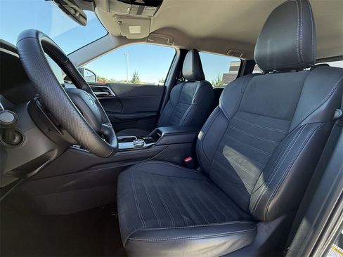 Used 2025 Mitsubishi Outlander SE image 25