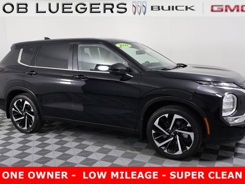 Used 2022 Mitsubishi Outlander SE image 2