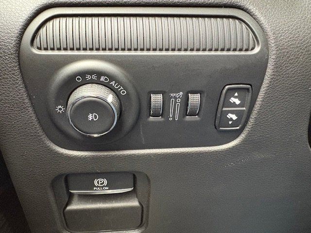 Used 2024 Jeep Wagoneer L Series II w/ Flexible Seating Group AWD/4WD image 24