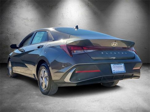 New 2026 Hyundai Elantra SE image 4
