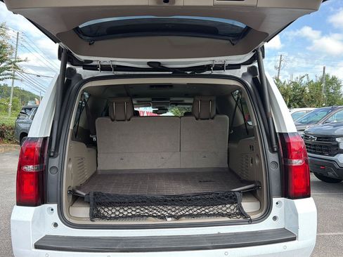 Used 2019 Chevrolet Suburban LT RWD image 21