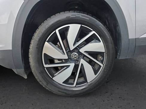Certified 2025 Volkswagen Atlas SE FWD image 13