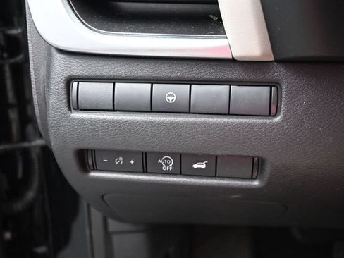 Used 2025 Nissan Rogue SV AWD/4WD image 30
