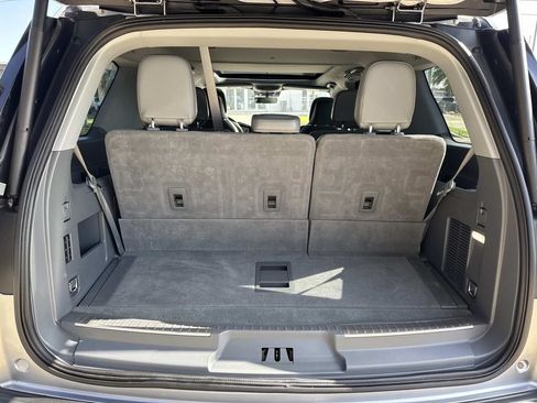 Used 2021 Lincoln Navigator Reserve w/ Luxury Package AWD/4WD image 9