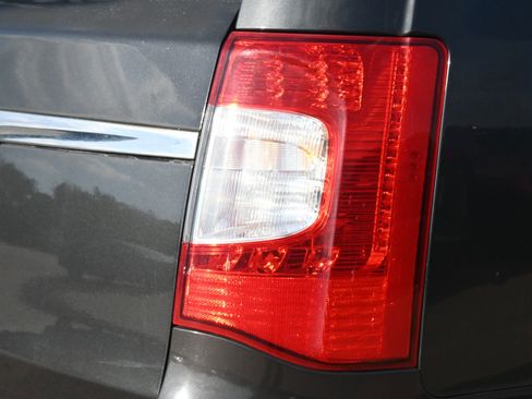 Used 2012 Chrysler Town & Country Touring-L w/ Entertainment Group #2 FWD image 22