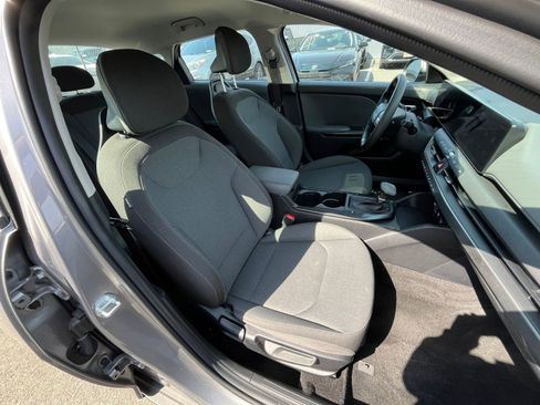 Used 2025 Kia K4 LXS image 27
