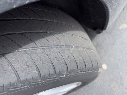 Used 2021 Chevrolet Malibu LT image 2