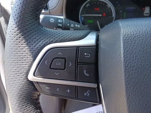 Used 2024 Toyota Sienna Limited FWD image 19